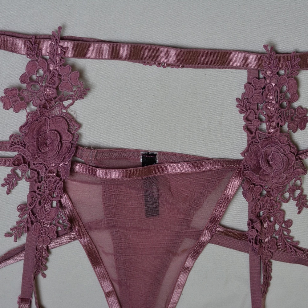 Pink Lace Garter Set - Picture 9 of 16